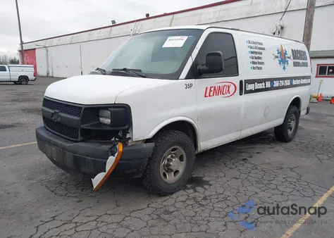 2014 Chevrolet Express 2500 Work Van z USA, uszkodzony, nr VIN 1GCWGFCA0E1161415